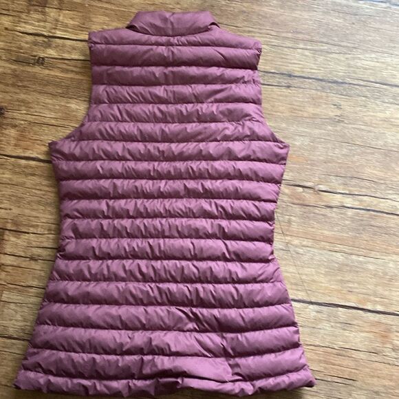 Size 2 Plumful Lululemon Pack It Down Vest - Picture 3 of 4